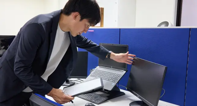 作業中のスタッフ